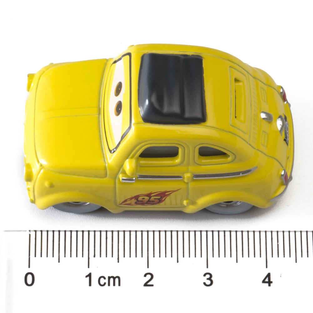 Lightning McQueen Diecast Car (1:55 Scale)